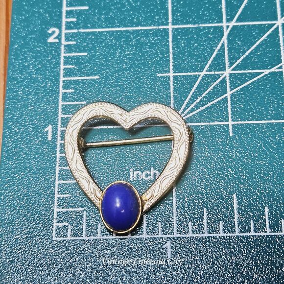 Etched Heart Brooch Blue Stone Beaded Loyalty Pin Gold Tone Unique Love Unisex - Picture 8 of 9